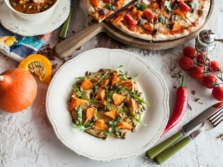 Обои вилка, овощи, нож, помидоры, помидор, тыква, перец, пицца, plug, vegetables, knife, tomatoes, tomato, pumpkin, pepper, pizza разрешение 2048x1365 Загрузить