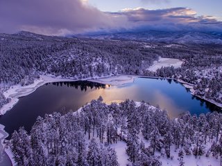 Обои небо, пейзаж, облака, деревья, озеро, снег, природа, лес, зима, the sky, landscape, clouds, trees, lake, snow, nature, forest, winter разрешение 3840x2400 Загрузить