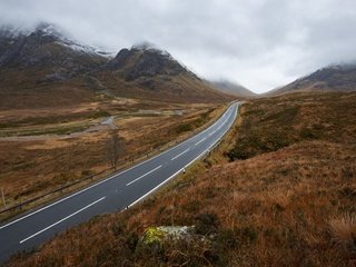 Обои дорога, горы, туман, поле, road, mountains, fog, field разрешение 3840x2160 Загрузить