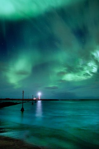 Обои небо, ночь, вода, море, звезды, маяк, северное сияние, исландия, the sky, night, water, sea, stars, lighthouse, northern lights, iceland разрешение 2560x1600 Загрузить