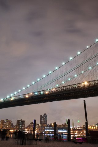 Обои огни, люди, мост, нью-йорк, lights, people, bridge, new york разрешение 2560x1600 Загрузить