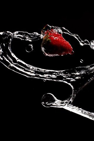 Обои вода, клубника, черный, бокал, water, strawberry, black, glass разрешение 1920x1200 Загрузить