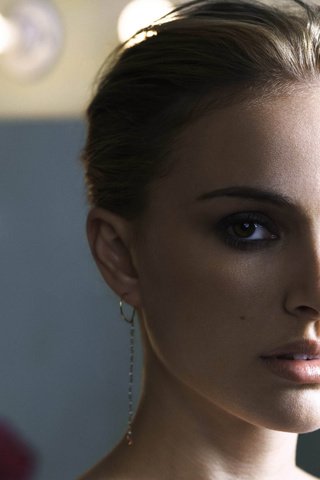 Обои девушка, портрет, взгляд, волосы, лицо, натали портман, girl, portrait, look, hair, face, natalie portman разрешение 2560x1920 Загрузить