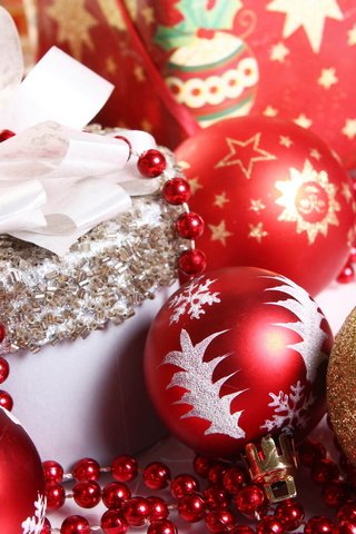 Обои новый год, праздник, елка, рождество, шары, елочные игрушки, красные, коробка, красный, золотые, шарики, блеск, бант, бусы, новогодние игрушки, подарок, новогодний шар, new year, holiday, tree, christmas, balls, christmas decorations, red, box, gold, shine, bow, beads, christmas toys, gift, christmas ball разрешение 2560x1600 Загрузить