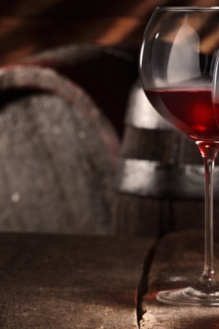 Обои стол, вино, бокалы, бочки, красное, бочонок, погреб, table, wine, glasses, barrels, red, barrel, cellar разрешение 2880x1800 Загрузить