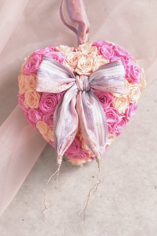 Обои цветы, сердечко, сердце, букет, праздники, бантик, flowers, heart, bouquet, holidays, bow разрешение 2560x1600 Загрузить