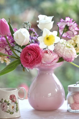 Обои букет, тюльпаны, ваза, зефир, кувшины, гвоздики, bouquet, tulips, vase, marshmallows, pitchers, clove разрешение 1920x1200 Загрузить