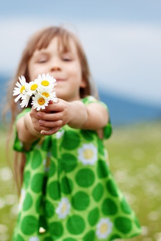 Обои платье, поле, дети, девочка, ромашки, dress, field, children, girl, chamomile разрешение 1920x1280 Загрузить