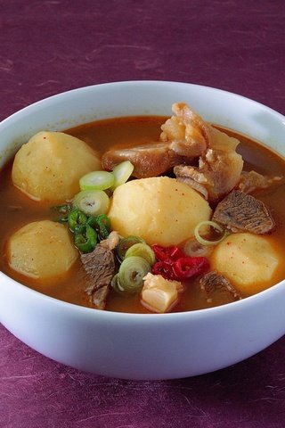 Обои лук, мясо, картофель, блюдо, юшка, подлива, говядина, bow, meat, potatoes, dish, soup, gravy, beef разрешение 1920x1386 Загрузить