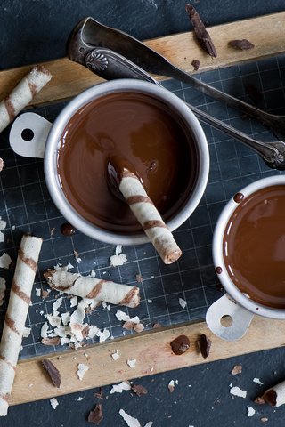 Обои шоколад, трубочки, вафли, крошки, chocolate, tube, waffles, crumbs разрешение 2000x1331 Загрузить