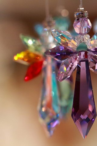 Обои макро, разноцветные, стекло, кристаллы, украшение, крестик, боке, macro, colorful, glass, crystals, decoration, cross, bokeh разрешение 2880x1920 Загрузить