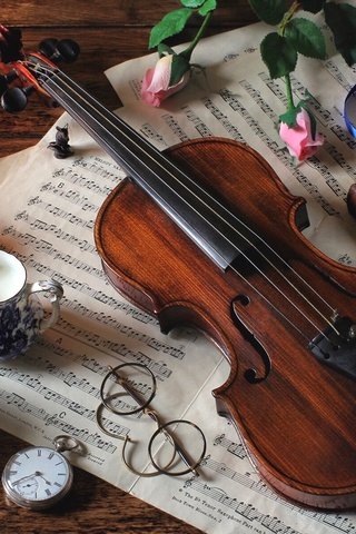 Обои розы, натюрморт, ноты, скрипка, очки, книги, часы, чай, молоко, roses, still life, notes, violin, glasses, books, watch, tea, milk разрешение 1920x1280 Загрузить