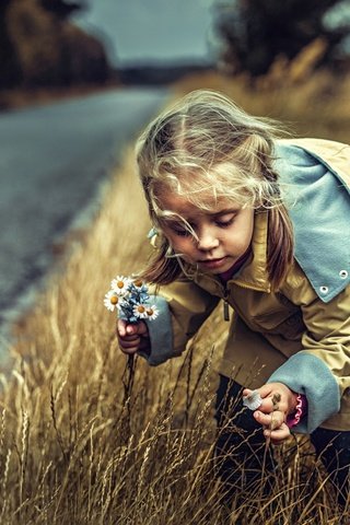 Обои дорога, цветы, девочка, road, flowers, girl разрешение 2048x1152 Загрузить