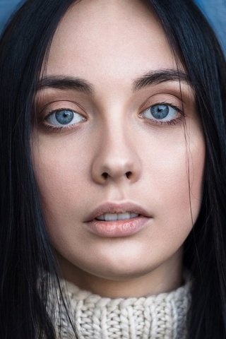 Обои девушка, портрет, лицо, голубые глаза, черные волосы, girl, portrait, face, blue eyes, black hair разрешение 1920x1192 Загрузить