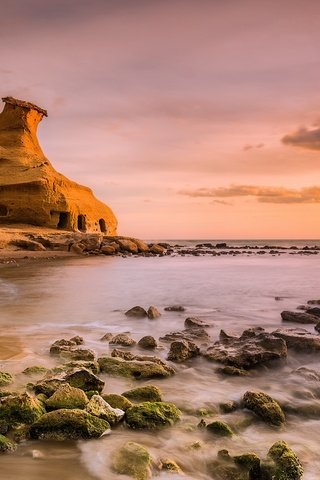 Обои небо, облака, скалы, берег, закат, море, the sky, clouds, rocks, shore, sunset, sea разрешение 2048x1121 Загрузить