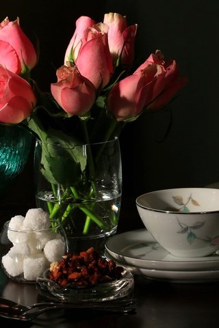 Обои цветы, роза, букет, чашка, сахар, натюрморт, flowers, rose, bouquet, cup, sugar, still life разрешение 2048x1303 Загрузить