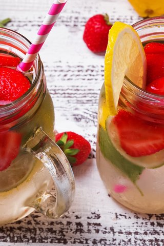 Обои мята, напиток, фрукты, клубника, лимон, ягоды, лайм, стаканы, mint, drink, fruit, strawberry, lemon, berries, lime, glasses разрешение 3840x2400 Загрузить