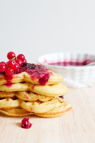 Обои ягоды, черника, завтрак, смородина, варенье, вафли, berries, blueberries, breakfast, currants, jam, waffles разрешение 4500x3000 Загрузить