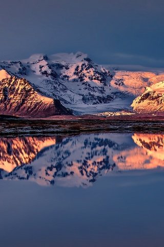 Обои небо, озеро, горы, снег, природа, закат, отражение, снежные вершины, the sky, lake, mountains, snow, nature, sunset, reflection, snowy peaks разрешение 2048x1152 Загрузить