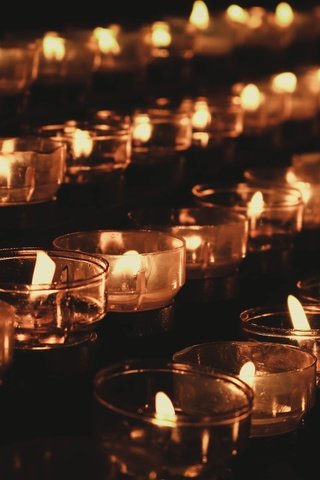 Обои свечи, пламя, огонь, темнота, память, candles, flame, fire, darkness, memory разрешение 5472x3648 Загрузить