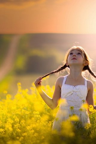 Обои солнце, настроение, поле, лето, девочка, прогулка, косички, the sun, mood, field, summer, girl, walk, braids разрешение 1920x1200 Загрузить