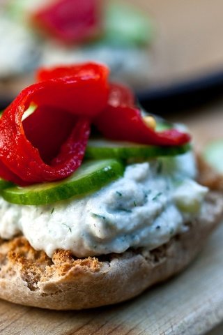 Обои бутерброд, хлеб, овощи, перец, огурец, крем, sandwich, bread, vegetables, pepper, cucumber, cream разрешение 2000x1333 Загрузить