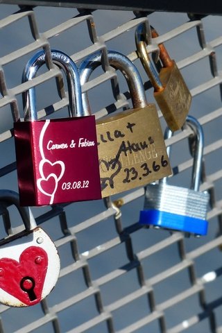 Обои замок, забор, сетка, символ, любовь, решетка, замки, castle, the fence, mesh, symbol, love, grille, locks разрешение 4000x3000 Загрузить