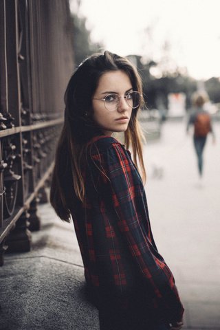 Обои девушка, город, взгляд, очки, волосы, лицо, marta, nacho zàitsev, girl, the city, look, glasses, hair, face разрешение 2000x1486 Загрузить