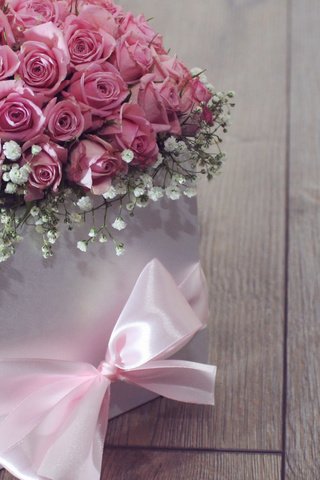 Обои цветы, розы, букет, розовые, лента, подарок, коробка, цветком, flowers, roses, bouquet, pink, tape, gift, box, flower разрешение 2112x1188 Загрузить