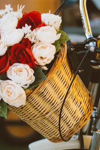 Обои настроение, розы, букет, корзина, велосипед, mood, roses, bouquet, basket, bike разрешение 2112x1188 Загрузить