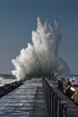 Обои вода, брызги, природа, океан, пейзаж, шторм, море, горизонт, пирс, волна, побережье, water, squirt, nature, the ocean, landscape, storm, sea, horizon, pierce, wave, coast разрешение 1920x1280 Загрузить