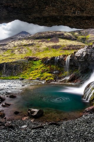 Обои исландия, трава, горы, скалы, камни, склон, водопад, мох, арка, iceland, grass, mountains, rocks, stones, slope, waterfall, moss, arch разрешение 2000x1499 Загрузить