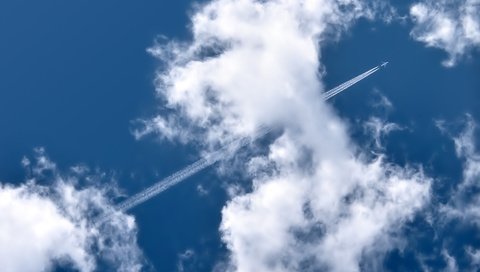 Обои облака, самолет, след, clouds, the plane, trail разрешение 1920x1200 Загрузить