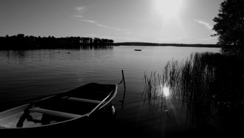 Обои озеро, лодка, чернобелая, lake, boat, black and white разрешение 1920x1200 Загрузить