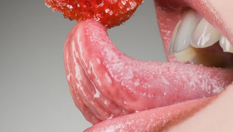 Обои рот, клубничка, сахар, mouth, strawberry, sugar разрешение 2560x1920 Загрузить