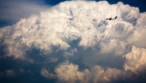 Обои небо, самолет, шторм, грозовая туча, the sky, the plane, storm, storm cloud разрешение 2560x1600 Загрузить