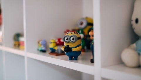 Обои глаза, желтый, очки, игрушки, миньон, полка, eyes, yellow, glasses, toys, minion, shelf разрешение 1920x1280 Загрузить