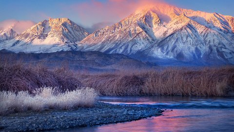 Обои трава, вода, горы, снег, камни, пейзаж, grass, water, mountains, snow, stones, landscape разрешение 1920x1200 Загрузить