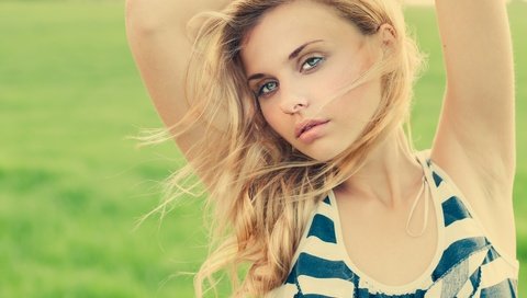 Обои трава, девушка, блондинка, взгляд, модель, волосы, grass, girl, blonde, look, model, hair разрешение 2874x1800 Загрузить