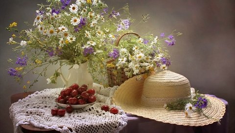 Обои лето, ромашки, букет, вишня, шляпа, натюрморт, summer, chamomile, bouquet, cherry, hat, still life разрешение 2000x1318 Загрузить