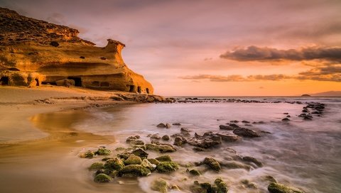 Обои небо, облака, скалы, берег, закат, море, the sky, clouds, rocks, shore, sunset, sea разрешение 2048x1121 Загрузить