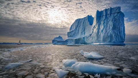 Обои облака, море, парусник, лёд, айсберг, льдина, clouds, sea, sailboat, ice, iceberg, floe разрешение 2048x1318 Загрузить