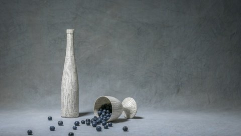 Обои бокал, ягоды, черника, бутылка, натюрморт, glass, berries, blueberries, bottle, still life разрешение 2500x1669 Загрузить