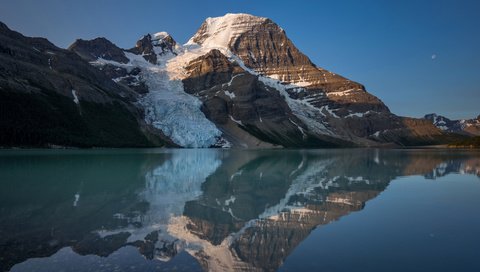 Обои вода, озеро, горы, скалы, снег, отражение, канада, mount robson provincial park, berg lake, water, lake, mountains, rocks, snow, reflection, canada разрешение 3840x2160 Загрузить