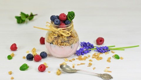 Обои цветы, малина, ягоды, черника, завтрак, хлопья, йогурт, flowers, raspberry, berries, blueberries, breakfast, cereal, yogurt разрешение 2048x1304 Загрузить