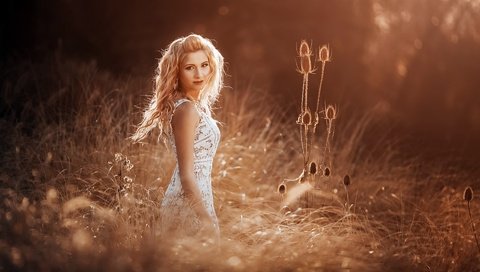 Обои свет, солнце, природа, девушка, блондинка, модель, alexander glockner, light, the sun, nature, girl, blonde, model разрешение 1920x1162 Загрузить