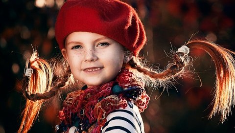 Обои девочка, ребенок, берет, веснушки, шарф, косички, пеппи, girl, child, takes, freckles, scarf, braids, pippi разрешение 2048x1321 Загрузить