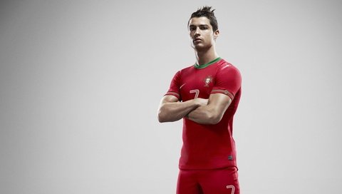 Обои футбол, форма, спорт, португалия, футболист, криштиану роналду, crstiano ronaldo, football, form, sport, portugal, player, cristiano ronaldo разрешение 4575x3215 Загрузить