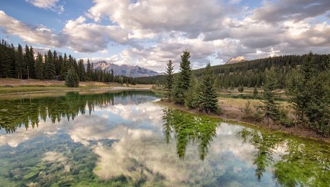 Обои небо, облака, река, горы, природа, лес, отражение, the sky, clouds, river, mountains, nature, forest, reflection разрешение 1920x1080 Загрузить