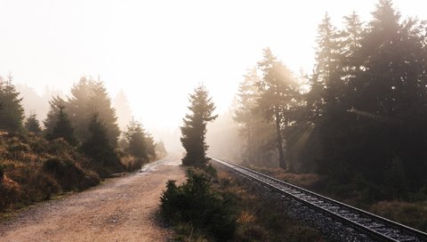 Обои дорога, железная дорога, природа, туман, road, railroad, nature, fog разрешение 2112x1188 Загрузить